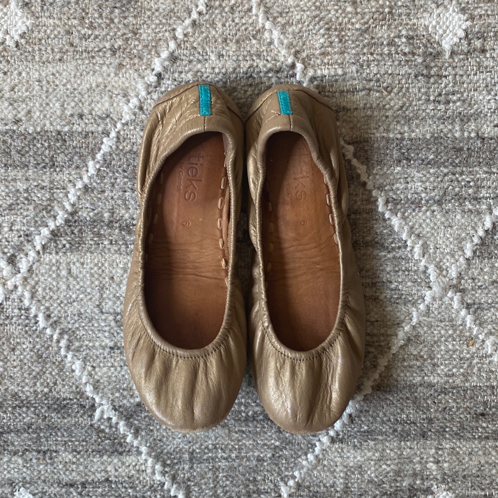 Metallic Gold Tieks! EUC! Size 6